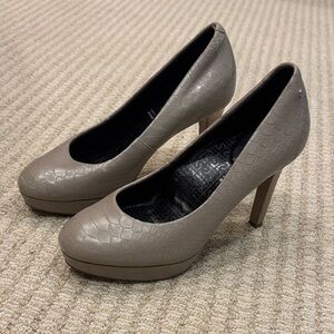 Rockport Textured Taupe Heels